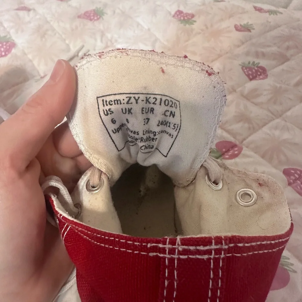 Pete the Cat- Red High-Top Sneakers - Picture 5 of 6